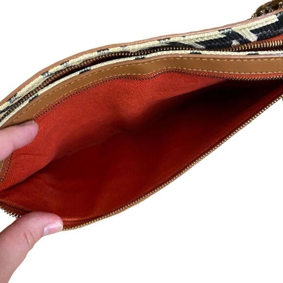 Spartina 449 Daufuskie Island Houndstooth
Stoddard Crossbody Bag - Picture 5 of 11